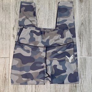 Camo leggings (Versa Forma)